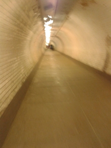foot tunnel (so ein bisschen 'verschwommen' habe ich mich da unten auch gefühlt)